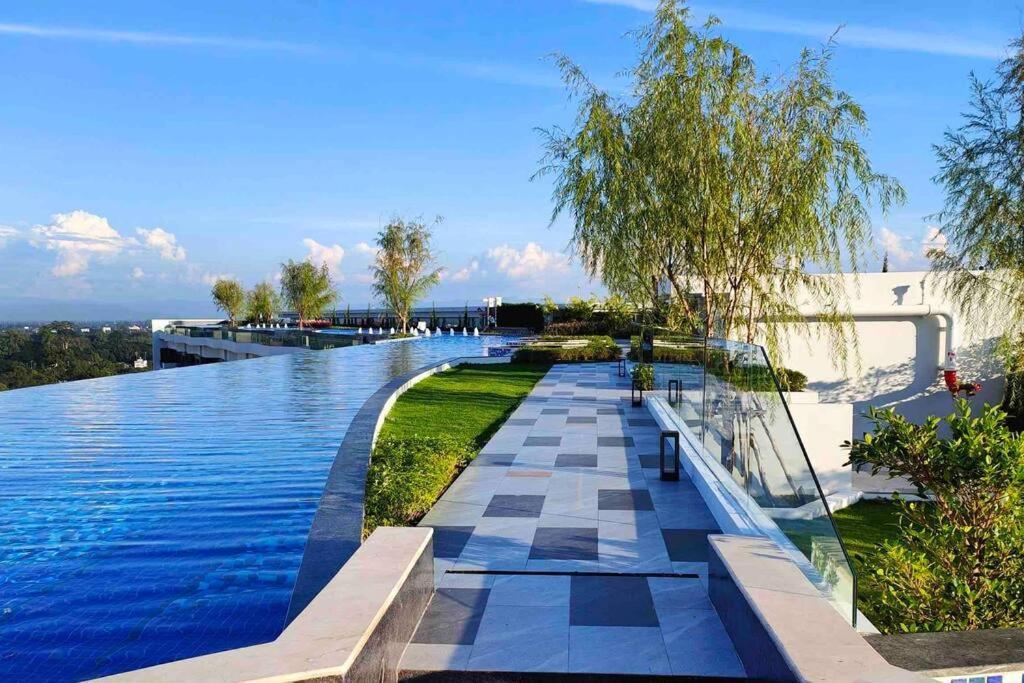 New & Cozy 2 Bedroom @ The Astra Sky River شيانغ ماي المظهر الخارجي الصورة